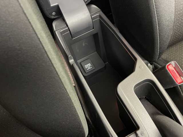 ホンダ フィット ハイブリット Fパッケージ 富山県 2017(平29)年 7.9万km タフホワイトⅡ 社外ナビ（CN-B200D）/（AM/FM/CD/AUX)/バックカメラ/前後ドライブレコーダー/横滑り防止装置/前後コーナーセンサー/ウィンカーミラー/ドアバイザー/プッシュスタート/スマートキー/スペアキーあり/社外フロアマット/アイドリングストップ/ETC/ABS/取扱説明書/保証書