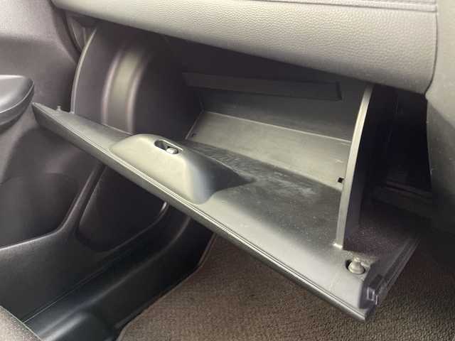 ホンダ フィット ハイブリット Fパッケージ 富山県 2017(平29)年 7.9万km タフホワイトⅡ 社外ナビ（CN-B200D）/（AM/FM/CD/AUX)/バックカメラ/前後ドライブレコーダー/横滑り防止装置/前後コーナーセンサー/ウィンカーミラー/ドアバイザー/プッシュスタート/スマートキー/スペアキーあり/社外フロアマット/アイドリングストップ/ETC/ABS/取扱説明書/保証書