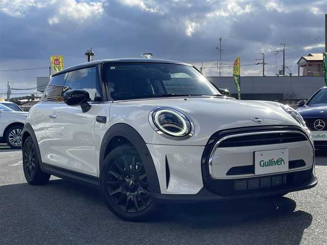 ＭＩＮＩ ミニ クーパー D 宮崎県 2023(令5)年 0.8万km 白Ⅱ 純正ディスプレイオーディオ(AM/FM/BT/USB)/レーダークルーズコントロール/ハーフレザー/プッシュスタート/ワイヤレス充電/USB端子/アイドリングストップ/横滑り防止システム/クリアランスソナー/前席シートヒーター/ETC/フォグ/スペアキーｘ１