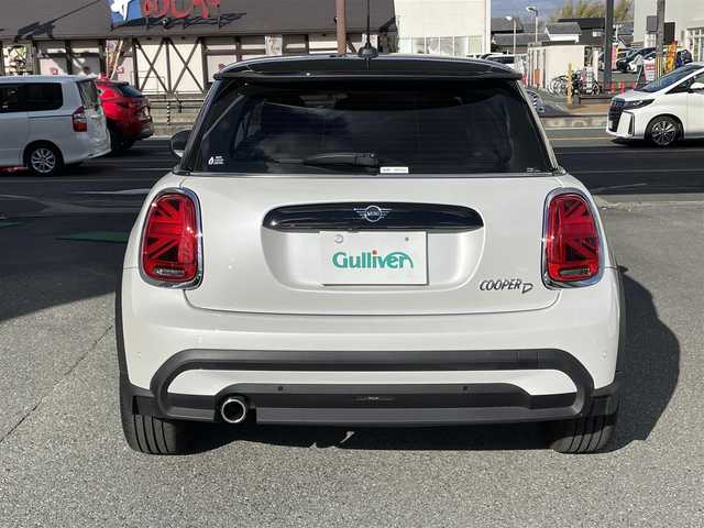 ＭＩＮＩ ミニ クーパー D 宮崎県 2023(令5)年 0.8万km 白Ⅱ 純正ディスプレイオーディオ(AM/FM/BT/USB)/レーダークルーズコントロール/ハーフレザー/プッシュスタート/ワイヤレス充電/USB端子/アイドリングストップ/横滑り防止システム/クリアランスソナー/前席シートヒーター/ETC/フォグ/スペアキーｘ１
