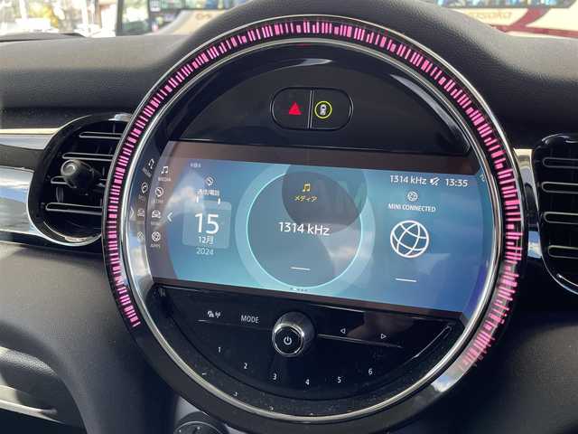 ＭＩＮＩ ミニ クーパー D 宮崎県 2023(令5)年 0.8万km 白Ⅱ 純正ディスプレイオーディオ(AM/FM/BT/USB)/レーダークルーズコントロール/ハーフレザー/プッシュスタート/ワイヤレス充電/USB端子/アイドリングストップ/横滑り防止システム/クリアランスソナー/前席シートヒーター/ETC/フォグ/スペアキーｘ１