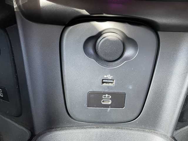 ＭＩＮＩ ミニ クーパー D 宮崎県 2023(令5)年 0.8万km 白Ⅱ 純正ディスプレイオーディオ(AM/FM/BT/USB)/レーダークルーズコントロール/ハーフレザー/プッシュスタート/ワイヤレス充電/USB端子/アイドリングストップ/横滑り防止システム/クリアランスソナー/前席シートヒーター/ETC/フォグ/スペアキーｘ１