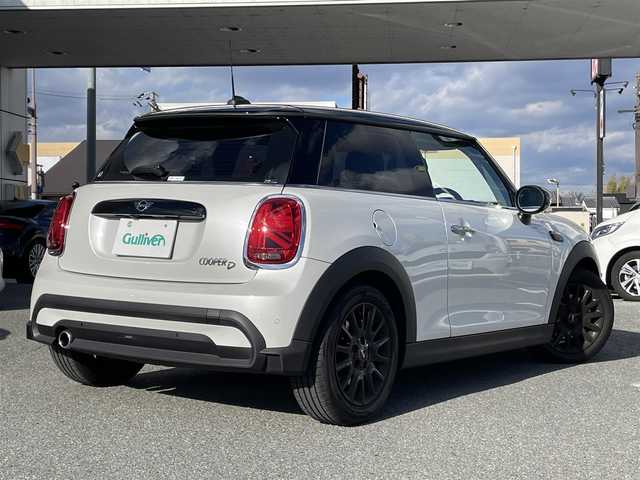 ＭＩＮＩ ミニ クーパー D 宮崎県 2023(令5)年 0.8万km 白Ⅱ 純正ディスプレイオーディオ(AM/FM/BT/USB)/レーダークルーズコントロール/ハーフレザー/プッシュスタート/ワイヤレス充電/USB端子/アイドリングストップ/横滑り防止システム/クリアランスソナー/前席シートヒーター/ETC/フォグ/スペアキーｘ１