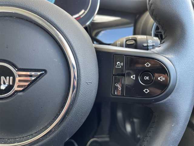 ＭＩＮＩ ミニ クーパー D 宮崎県 2023(令5)年 0.8万km 白Ⅱ 純正ディスプレイオーディオ(AM/FM/BT/USB)/レーダークルーズコントロール/ハーフレザー/プッシュスタート/ワイヤレス充電/USB端子/アイドリングストップ/横滑り防止システム/クリアランスソナー/前席シートヒーター/ETC/フォグ/スペアキーｘ１