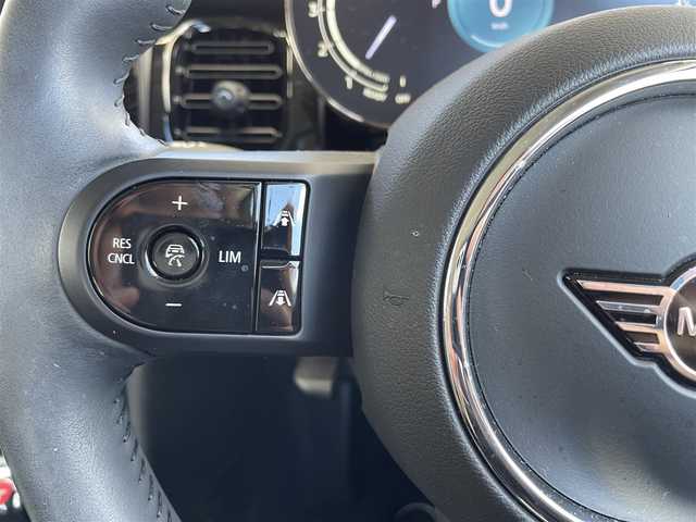 ＭＩＮＩ ミニ クーパー D 宮崎県 2023(令5)年 0.8万km 白Ⅱ 純正ディスプレイオーディオ(AM/FM/BT/USB)/レーダークルーズコントロール/ハーフレザー/プッシュスタート/ワイヤレス充電/USB端子/アイドリングストップ/横滑り防止システム/クリアランスソナー/前席シートヒーター/ETC/フォグ/スペアキーｘ１