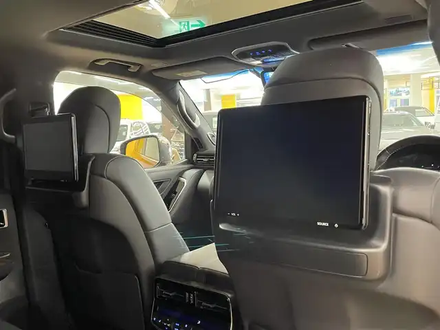 トヨタ ランドクルーザー ZX 群馬県 2023(令5)年 2.6万km ダークレッドマイカメタリック サンルーフ/リアエンターテイメント/トヨタセーフティセンス/・プリクラッシュセーフティ/・レーントレーシングアシスト/・ロードサインアシスト/・オートマチックハイビーム/・レーダークルーズコントロール/・クリアランスソナー/・リヤクロストラフィックアラート/・リヤカメラディテクション/・パーキングサポートブレーキ/・ブラインドスポットモニター/・ヘッドアップディスプレイ/純正12.3インチディスプレイオーディオ/・ナビ機能/・フルセグTV/・Bluetooth/・AppleCarPlay/AndroidAuto/・CD/DVD/USB/SD/パワーバックドドア/ミラー一体型ドライブレコーダー/ビルトインETC2.0/4WD/レザーシート/シートヒーター（1列目/2列目）/エアシート（1列目/2列目）/パワーシート（前席/D席のみメモリ付）/ステアリングヒーター/革巻きステアリング/ステアリングスイッチ/スマートキー×2/プッシュスタート/三眼LEDヘッドライト/フォグランプ（F.R）/オートライト/純正20インチAW/純正フロアマット/純正ドアバイザー/電動格納ウィンカーミラー/USBポート/横滑り防止機能