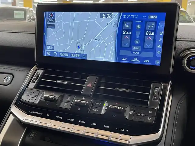 トヨタ ランドクルーザー ZX 群馬県 2023(令5)年 2.6万km ダークレッドマイカメタリック サンルーフ/リアエンターテイメント/トヨタセーフティセンス/・プリクラッシュセーフティ/・レーントレーシングアシスト/・ロードサインアシスト/・オートマチックハイビーム/・レーダークルーズコントロール/・クリアランスソナー/・リヤクロストラフィックアラート/・リヤカメラディテクション/・パーキングサポートブレーキ/・ブラインドスポットモニター/・ヘッドアップディスプレイ/純正12.3インチディスプレイオーディオ/・ナビ機能/・フルセグTV/・Bluetooth/・AppleCarPlay/AndroidAuto/・CD/DVD/USB/SD/パワーバックドドア/ミラー一体型ドライブレコーダー/ビルトインETC2.0/4WD/レザーシート/シートヒーター（1列目/2列目）/エアシート（1列目/2列目）/パワーシート（前席/D席のみメモリ付）/ステアリングヒーター/革巻きステアリング/ステアリングスイッチ/スマートキー×2/プッシュスタート/三眼LEDヘッドライト/フォグランプ（F.R）/オートライト/純正20インチAW/純正フロアマット/純正ドアバイザー/電動格納ウィンカーミラー/USBポート/横滑り防止機能