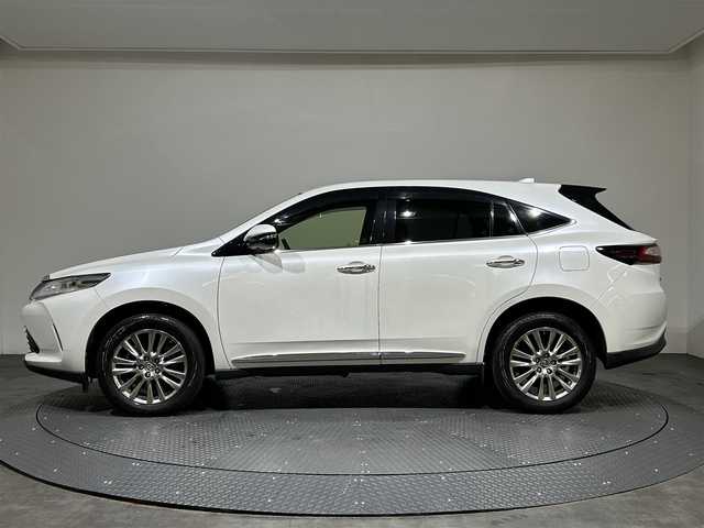 トヨタ ハリアー プレミアム 愛媛県 2017(平29)年 6.8万km ホワイトパールクリスタルシャイン 純正9型SDナビ（Bluetooth フルセグTV　CD ）電動リアゲード　バックカメラ 衝突軽減 クルーズコントロール  ＥＴＣ 純正18インチアルミホイール パワーシート ハーフレザー サンルーフ