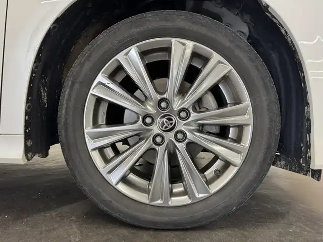 トヨタ ヴェルファイア Z ゴールデンアイズ 三重県 2020(令2)年 5.8万km ホワイトパールクリスタルシャイン ガソリン/FF/MTモード付インパネCVT/純正 9インチナビ/（AM/FM/CD*/DVD*/USB/Bluetooth/TV/Miracast/CarPlay/AndroidAuto）*OP/純正 12.1インチ 後席モニター V12T-R68C/バックガイドモニター/両側パワースライドドア/ドライブレコーダー 前後/ビルトイン ETC/Toyota Safety Sense/・プリクラッシュセーフティ［PCS］/・レーントレーシングアシスト［LTA］/・レーダークルコン（全車速追従機能付）/・インテリジェントクリアランスソナー（パーキングサポートブレーキ（静止物））/・アダプティブハイビームシステム［AHS］/・ロードサインアシスト［RSA］/・先行車発進告知機能［TMN］/装備/・【特別装備】3眼LEDヘッドランプ（ゴールデンアイズ特別加飾）/・ハーフレザーシート/・パワーバックドア/・オットマンシート（2nd）/・左右独立オートエアコン/・後席独立オートエアコン/・オートライト/・LEDフロントフォグランプ/・電子パーキングブレーキ/・プッシュスタート/・純正18inAW/・取/マルチ取/ナビ取
