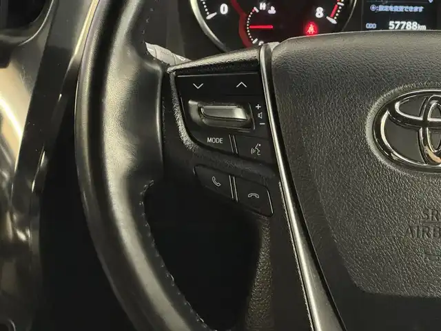 トヨタ ヴェルファイア Z ゴールデンアイズ 三重県 2020(令2)年 5.8万km ホワイトパールクリスタルシャイン ガソリン/FF/MTモード付インパネCVT/純正 9インチナビ/（AM/FM/CD*/DVD*/USB/Bluetooth/TV/Miracast/CarPlay/AndroidAuto）*OP/純正 12.1インチ 後席モニター V12T-R68C/バックガイドモニター/両側パワースライドドア/ドライブレコーダー 前後/ビルトイン ETC/Toyota Safety Sense/・プリクラッシュセーフティ［PCS］/・レーントレーシングアシスト［LTA］/・レーダークルコン（全車速追従機能付）/・インテリジェントクリアランスソナー（パーキングサポートブレーキ（静止物））/・アダプティブハイビームシステム［AHS］/・ロードサインアシスト［RSA］/・先行車発進告知機能［TMN］/装備/・【特別装備】3眼LEDヘッドランプ（ゴールデンアイズ特別加飾）/・ハーフレザーシート/・パワーバックドア/・オットマンシート（2nd）/・左右独立オートエアコン/・後席独立オートエアコン/・オートライト/・LEDフロントフォグランプ/・電子パーキングブレーキ/・プッシュスタート/・純正18inAW/・取/マルチ取/ナビ取