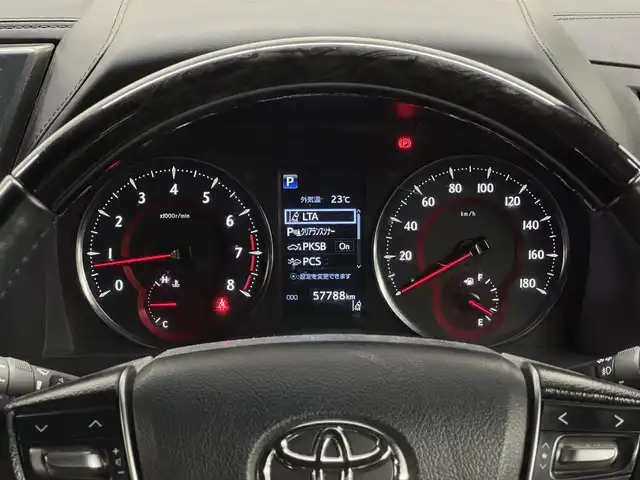 トヨタ ヴェルファイア Z ゴールデンアイズ 三重県 2020(令2)年 5.8万km ホワイトパールクリスタルシャイン ガソリン/FF/MTモード付インパネCVT/純正 9インチナビ/（AM/FM/CD*/DVD*/USB/Bluetooth/TV/Miracast/CarPlay/AndroidAuto）*OP/純正 12.1インチ 後席モニター V12T-R68C/バックガイドモニター/両側パワースライドドア/ドライブレコーダー 前後/ビルトイン ETC/Toyota Safety Sense/・プリクラッシュセーフティ［PCS］/・レーントレーシングアシスト［LTA］/・レーダークルコン（全車速追従機能付）/・インテリジェントクリアランスソナー（パーキングサポートブレーキ（静止物））/・アダプティブハイビームシステム［AHS］/・ロードサインアシスト［RSA］/・先行車発進告知機能［TMN］/装備/・【特別装備】3眼LEDヘッドランプ（ゴールデンアイズ特別加飾）/・ハーフレザーシート/・パワーバックドア/・オットマンシート（2nd）/・左右独立オートエアコン/・後席独立オートエアコン/・オートライト/・LEDフロントフォグランプ/・電子パーキングブレーキ/・プッシュスタート/・純正18inAW/・取/マルチ取/ナビ取