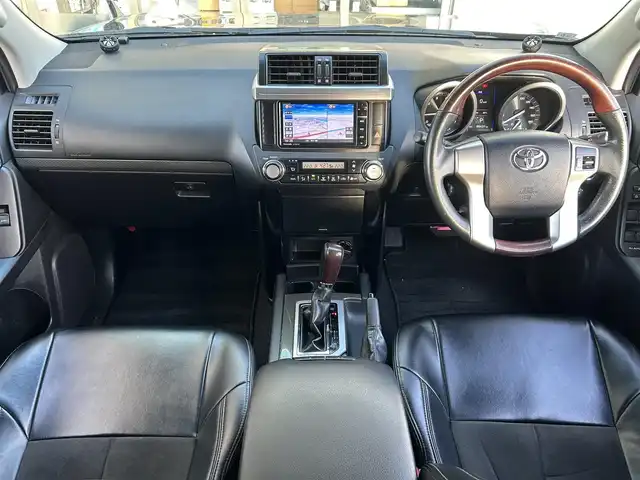 トヨタ ランドクルーザー プラド TX アルジェントクロス 岩手県 2015(平27)年 9.7万km アティチュードブラックマイカ リフトアップ/オーバーフェンダー/社外ＳＤナビ　/バックカメラ　/スタッドレスセット積込　/革調シートカバー/フルセグＴＶ　/プッシュスタート/スマートキー　/フロントワイパーデアイサー　/電格ミラー　/ビルトインＥＴＣ　/クルーズコントロール　/ウッドコンビステアリング　/横滑り防止装置　/取説　ナビ取説