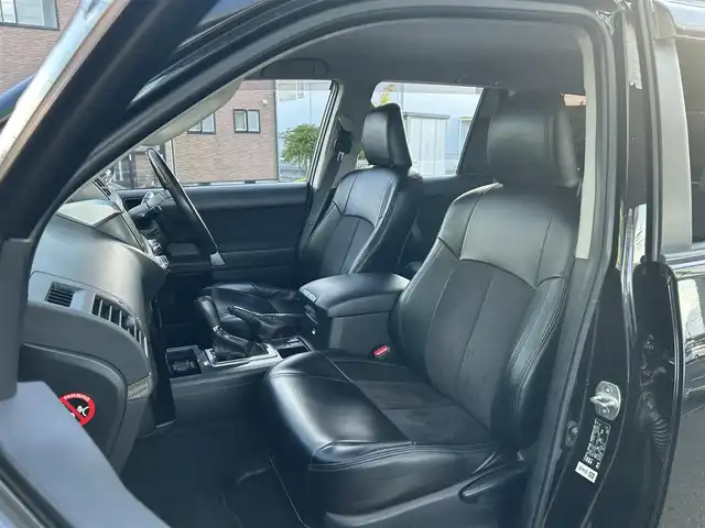 トヨタ ランドクルーザー プラド TX アルジェントクロス 岩手県 2015(平27)年 9.7万km アティチュードブラックマイカ リフトアップ/オーバーフェンダー/社外ＳＤナビ　/バックカメラ　/スタッドレスセット積込　/革調シートカバー/フルセグＴＶ　/プッシュスタート/スマートキー　/フロントワイパーデアイサー　/電格ミラー　/ビルトインＥＴＣ　/クルーズコントロール　/ウッドコンビステアリング　/横滑り防止装置　/取説　ナビ取説