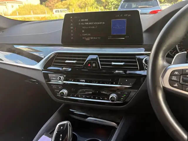 ＢＭＷ ５３０ｉ Mスポーツ 福岡県 2018(平30)年 2.6万km アルピンホワイトⅢ ハイラインパッケージ　/イノベーションパッケージ/アダプティブクルーズコントロール/黒革シート/ベンチレーション　/全席シートヒーター/純正ナビ/フルセグTV/全方位カメラ　/ワイヤレス充電　/ステアリングスイッチ/パドルシフト/純正19インチアルミホイール/ミラー一体型ＥＴＣ