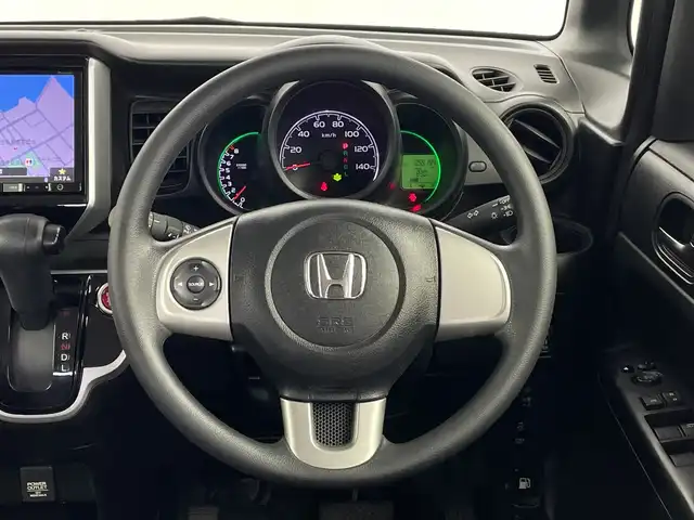 ホンダ Ｎ ＢＯＸ カスタム G SSパッケージ 鹿児島県 2014(平26)年 5.6万km プレミアムホワイトパール 8インチ社外メモリナビ/(BT/CD/DVD/SD/HDMI/フルセグTV)/CTBA/両側パワースライドドア/バックカメラ/衝突軽減ブレーキ/ETC/前後ドライブレコーダー/アイドリングストップ/チップアップシート/ベンチシート/社外17インチアルミホイール/社外フロアマット/保証書/取扱説明書