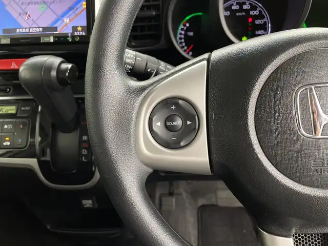ホンダ Ｎ ＢＯＸ カスタム G SSパッケージ 鹿児島県 2014(平26)年 5.6万km プレミアムホワイトパール 8インチ社外メモリナビ/(BT/CD/DVD/SD/HDMI/フルセグTV)/CTBA/両側パワースライドドア/バックカメラ/衝突軽減ブレーキ/ETC/前後ドライブレコーダー/アイドリングストップ/チップアップシート/ベンチシート/社外17インチアルミホイール/社外フロアマット/保証書/取扱説明書