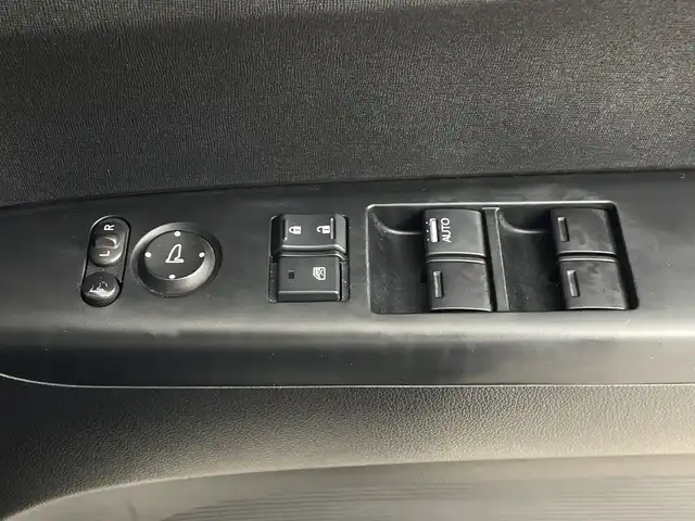 ホンダ Ｎ ＢＯＸ カスタム G SSパッケージ 鹿児島県 2014(平26)年 5.6万km プレミアムホワイトパール 8インチ社外メモリナビ/(BT/CD/DVD/SD/HDMI/フルセグTV)/CTBA/両側パワースライドドア/バックカメラ/衝突軽減ブレーキ/ETC/前後ドライブレコーダー/アイドリングストップ/チップアップシート/ベンチシート/社外17インチアルミホイール/社外フロアマット/保証書/取扱説明書