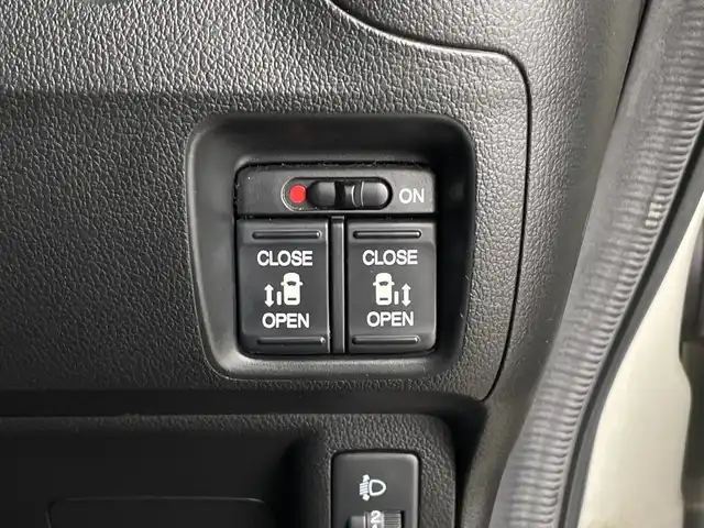 ホンダ Ｎ ＢＯＸ カスタム G SSパッケージ 鹿児島県 2014(平26)年 5.6万km プレミアムホワイトパール 8インチ社外メモリナビ/(BT/CD/DVD/SD/HDMI/フルセグTV)/CTBA/両側パワースライドドア/バックカメラ/衝突軽減ブレーキ/ETC/前後ドライブレコーダー/アイドリングストップ/チップアップシート/ベンチシート/社外17インチアルミホイール/社外フロアマット/保証書/取扱説明書