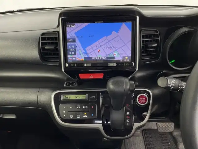 ホンダ Ｎ ＢＯＸ カスタム G SSパッケージ 鹿児島県 2014(平26)年 5.6万km プレミアムホワイトパール 8インチ社外メモリナビ/(BT/CD/DVD/SD/HDMI/フルセグTV)/CTBA/両側パワースライドドア/バックカメラ/衝突軽減ブレーキ/ETC/前後ドライブレコーダー/アイドリングストップ/チップアップシート/ベンチシート/社外17インチアルミホイール/社外フロアマット/保証書/取扱説明書