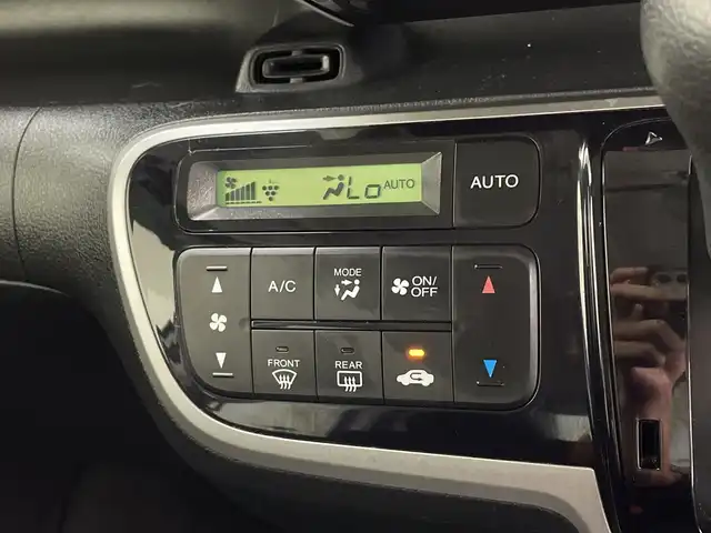 ホンダ Ｎ ＢＯＸ カスタム G SSパッケージ 鹿児島県 2014(平26)年 5.6万km プレミアムホワイトパール 8インチ社外メモリナビ/(BT/CD/DVD/SD/HDMI/フルセグTV)/CTBA/両側パワースライドドア/バックカメラ/衝突軽減ブレーキ/ETC/前後ドライブレコーダー/アイドリングストップ/チップアップシート/ベンチシート/社外17インチアルミホイール/社外フロアマット/保証書/取扱説明書