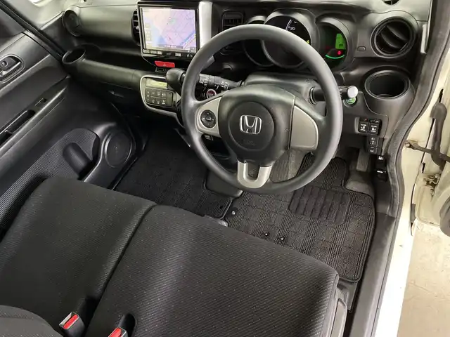 ホンダ Ｎ ＢＯＸ カスタム G SSパッケージ 鹿児島県 2014(平26)年 5.6万km プレミアムホワイトパール 8インチ社外メモリナビ/(BT/CD/DVD/SD/HDMI/フルセグTV)/CTBA/両側パワースライドドア/バックカメラ/衝突軽減ブレーキ/ETC/前後ドライブレコーダー/アイドリングストップ/チップアップシート/ベンチシート/社外17インチアルミホイール/社外フロアマット/保証書/取扱説明書