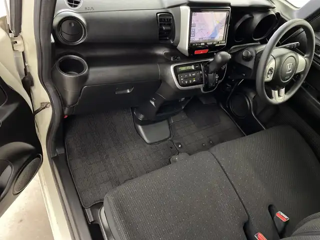 ホンダ Ｎ ＢＯＸ カスタム G SSパッケージ 鹿児島県 2014(平26)年 5.6万km プレミアムホワイトパール 8インチ社外メモリナビ/(BT/CD/DVD/SD/HDMI/フルセグTV)/CTBA/両側パワースライドドア/バックカメラ/衝突軽減ブレーキ/ETC/前後ドライブレコーダー/アイドリングストップ/チップアップシート/ベンチシート/社外17インチアルミホイール/社外フロアマット/保証書/取扱説明書