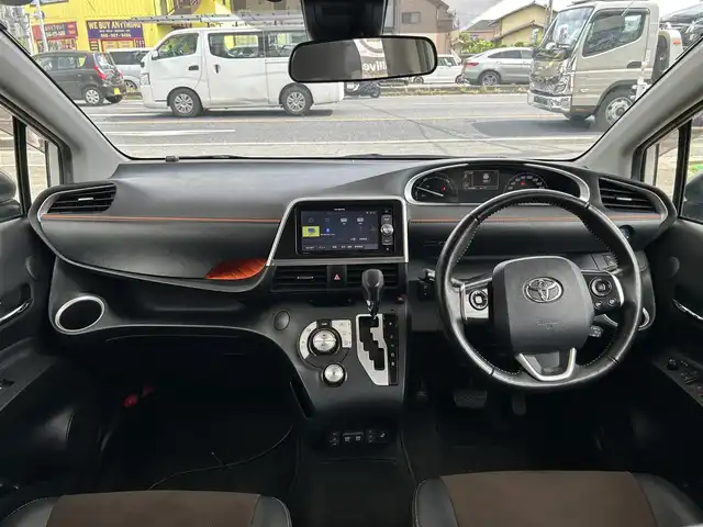 トヨタ シエンタ ハイブリッド G クエロ 埼玉県 2019(平31)年 4.5万km ホワイトパールクリスタルシャイン ハーフレザーシート/Toyota Safety Sense/　・PCS（プリクラッシュセーフティ）/　・LDA（レーンディパーチャーアラート）/　・オートマチックハイビーム/　・先行車発進告知機能/社外メモリナビ　（AVIC-RW802）/　DTV/CD/DVD/BT/USB/AUX/HDMI/SD/SDREC/両側パワースライドドア/パノラミックビューモニター/前席ヒートシーター/ステアリングヒーター/社外15インチアルミ/クルーズコントロール/ステアリングヒーター/ECOドライブモード/EVドライブモード/VSC（ビークルスタビリティコントロール）/社外ETC/エンジンスタートボタン/スマートキー/スペアキー/純正フロアマット/盗難防止装置