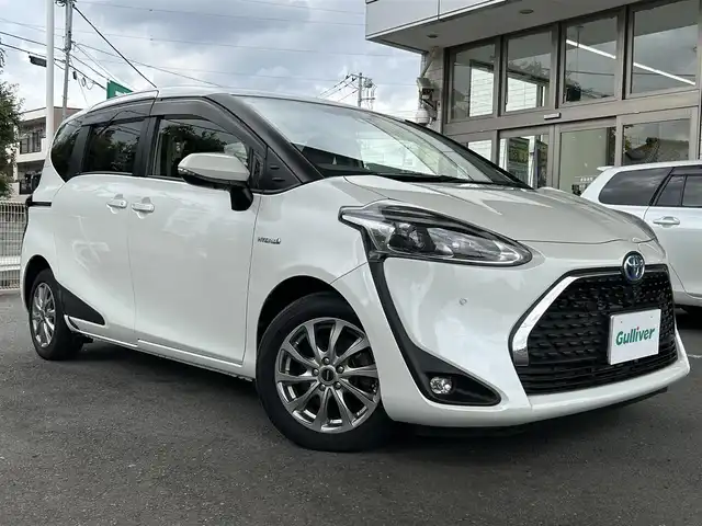 トヨタ シエンタ ハイブリッド G クエロ 埼玉県 2019(平31)年 4.5万km ホワイトパールクリスタルシャイン ハーフレザーシート/Toyota Safety Sense/　・PCS（プリクラッシュセーフティ）/　・LDA（レーンディパーチャーアラート）/　・オートマチックハイビーム/　・先行車発進告知機能/社外メモリナビ　（AVIC-RW802）/　DTV/CD/DVD/BT/USB/AUX/HDMI/SD/SDREC/両側パワースライドドア/パノラミックビューモニター/前席ヒートシーター/ステアリングヒーター/社外15インチアルミ/クルーズコントロール/ステアリングヒーター/ECOドライブモード/EVドライブモード/VSC（ビークルスタビリティコントロール）/社外ETC/エンジンスタートボタン/スマートキー/スペアキー/純正フロアマット/盗難防止装置