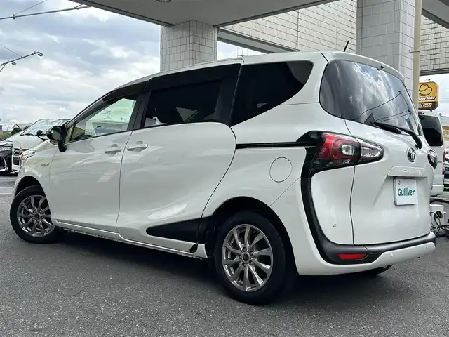 トヨタ シエンタ ハイブリッド G クエロ 埼玉県 2019(平31)年 4.5万km ホワイトパールクリスタルシャイン ハーフレザーシート/Toyota Safety Sense/　・PCS（プリクラッシュセーフティ）/　・LDA（レーンディパーチャーアラート）/　・オートマチックハイビーム/　・先行車発進告知機能/社外メモリナビ　（AVIC-RW802）/　DTV/CD/DVD/BT/USB/AUX/HDMI/SD/SDREC/両側パワースライドドア/パノラミックビューモニター/前席ヒートシーター/ステアリングヒーター/社外15インチアルミ/クルーズコントロール/ステアリングヒーター/ECOドライブモード/EVドライブモード/VSC（ビークルスタビリティコントロール）/社外ETC/エンジンスタートボタン/スマートキー/スペアキー/純正フロアマット/盗難防止装置