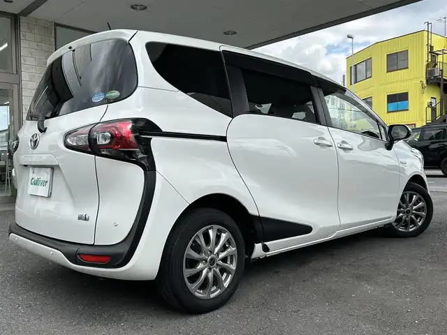 トヨタ シエンタ ハイブリッド G クエロ 埼玉県 2019(平31)年 4.5万km ホワイトパールクリスタルシャイン ハーフレザーシート/Toyota Safety Sense/　・PCS（プリクラッシュセーフティ）/　・LDA（レーンディパーチャーアラート）/　・オートマチックハイビーム/　・先行車発進告知機能/社外メモリナビ　（AVIC-RW802）/　DTV/CD/DVD/BT/USB/AUX/HDMI/SD/SDREC/両側パワースライドドア/パノラミックビューモニター/前席ヒートシーター/ステアリングヒーター/社外15インチアルミ/クルーズコントロール/ステアリングヒーター/ECOドライブモード/EVドライブモード/VSC（ビークルスタビリティコントロール）/社外ETC/エンジンスタートボタン/スマートキー/スペアキー/純正フロアマット/盗難防止装置