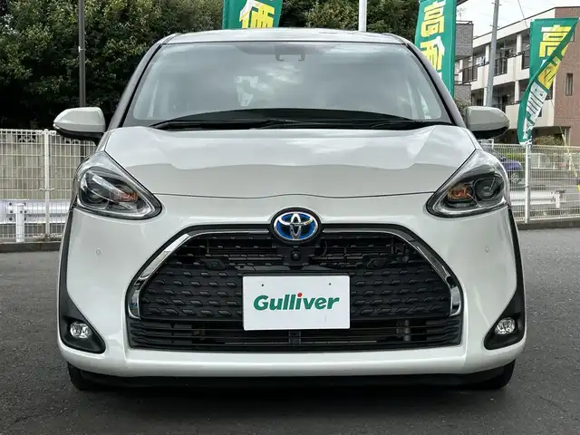 トヨタ シエンタ ハイブリッド G クエロ 埼玉県 2019(平31)年 4.5万km ホワイトパールクリスタルシャイン ハーフレザーシート/Toyota Safety Sense/　・PCS（プリクラッシュセーフティ）/　・LDA（レーンディパーチャーアラート）/　・オートマチックハイビーム/　・先行車発進告知機能/社外メモリナビ　（AVIC-RW802）/　DTV/CD/DVD/BT/USB/AUX/HDMI/SD/SDREC/両側パワースライドドア/パノラミックビューモニター/前席ヒートシーター/ステアリングヒーター/社外15インチアルミ/クルーズコントロール/ステアリングヒーター/ECOドライブモード/EVドライブモード/VSC（ビークルスタビリティコントロール）/社外ETC/エンジンスタートボタン/スマートキー/スペアキー/純正フロアマット/盗難防止装置