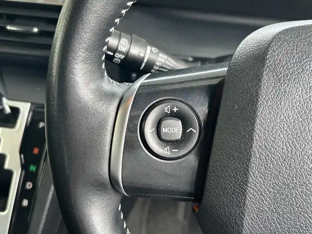トヨタ シエンタ ハイブリッド G クエロ 埼玉県 2019(平31)年 4.5万km ホワイトパールクリスタルシャイン ハーフレザーシート/Toyota Safety Sense/　・PCS（プリクラッシュセーフティ）/　・LDA（レーンディパーチャーアラート）/　・オートマチックハイビーム/　・先行車発進告知機能/社外メモリナビ　（AVIC-RW802）/　DTV/CD/DVD/BT/USB/AUX/HDMI/SD/SDREC/両側パワースライドドア/パノラミックビューモニター/前席ヒートシーター/ステアリングヒーター/社外15インチアルミ/クルーズコントロール/ステアリングヒーター/ECOドライブモード/EVドライブモード/VSC（ビークルスタビリティコントロール）/社外ETC/エンジンスタートボタン/スマートキー/スペアキー/純正フロアマット/盗難防止装置