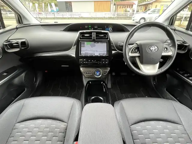 トヨタ プリウス ＰＨＶ S 岐阜県 2017(平29)年 6.5万km シルバーM 純正ディーラーOPナビ/【Bluetooth．CD.TV.AM/FM】/エアロパーツ(モデリスタ)/充電ケーブル/ステアリングヒーター/クルーズコントロール/衝突軽減ブレーキ/車線逸脱防止装置/バックカメラ/スマートキー/LEDヘッドライト・オート機能付/オートマチックハイビーム/積込スタッドレスタイヤ/ETC/ドライブレコーダー/純正フロアマット/ドアバイザー/保証書/取扱説明書/スペアキー
