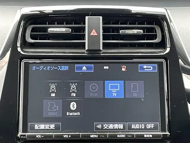 トヨタ プリウス ＰＨＶ S 岐阜県 2017(平29)年 6.5万km シルバーM 純正ディーラーOPナビ/【Bluetooth．CD.TV.AM/FM】/エアロパーツ(モデリスタ)/充電ケーブル/ステアリングヒーター/クルーズコントロール/衝突軽減ブレーキ/車線逸脱防止装置/バックカメラ/スマートキー/LEDヘッドライト・オート機能付/オートマチックハイビーム/積込スタッドレスタイヤ/ETC/ドライブレコーダー/純正フロアマット/ドアバイザー/保証書/取扱説明書/スペアキー