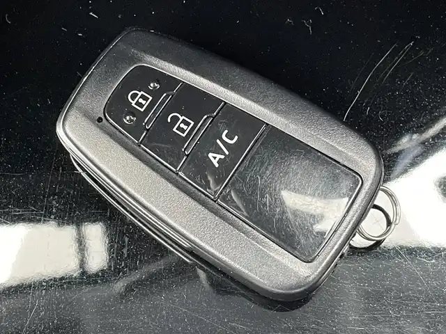 トヨタ プリウス ＰＨＶ S 岐阜県 2017(平29)年 6.5万km シルバーM 純正ディーラーOPナビ/【Bluetooth．CD.TV.AM/FM】/エアロパーツ(モデリスタ)/充電ケーブル/ステアリングヒーター/クルーズコントロール/衝突軽減ブレーキ/車線逸脱防止装置/バックカメラ/スマートキー/LEDヘッドライト・オート機能付/オートマチックハイビーム/積込スタッドレスタイヤ/ETC/ドライブレコーダー/純正フロアマット/ドアバイザー/保証書/取扱説明書/スペアキー