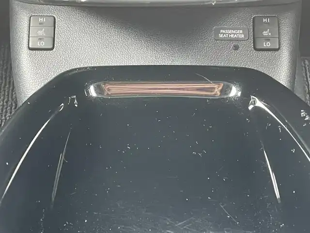 トヨタ プリウス ＰＨＶ S 岐阜県 2017(平29)年 6.5万km シルバーM 純正ディーラーOPナビ/【Bluetooth．CD.TV.AM/FM】/エアロパーツ(モデリスタ)/充電ケーブル/ステアリングヒーター/クルーズコントロール/衝突軽減ブレーキ/車線逸脱防止装置/バックカメラ/スマートキー/LEDヘッドライト・オート機能付/オートマチックハイビーム/積込スタッドレスタイヤ/ETC/ドライブレコーダー/純正フロアマット/ドアバイザー/保証書/取扱説明書/スペアキー