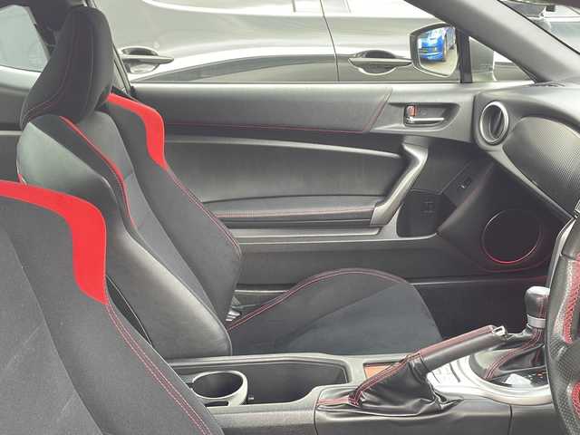 トヨタ ８６ GT 京都府 2012(平24)年 8万km サテンホワイトパール モデリスタエアロ ナビNSZT-W61G バックカメラ パドルシフト フルセグTV BT スマートキー VSC SPORT 前後ドラレコ HID オートライト 17インチAW フォグ 2本出しマフラー