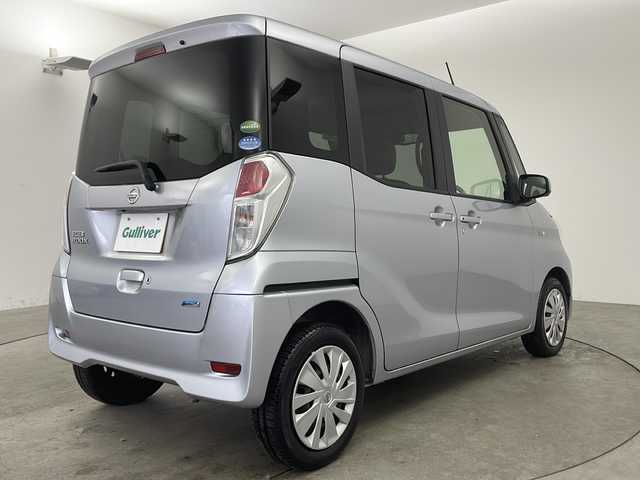 日産 デイズ ルークス X 兵庫県 2014(平26)年 4万km クールシルバー ・純正7型ナビ＆フルセグ＆BT＆DVD/・アラウンドビューモニター/・両側パワースライドドア/・スマートキー/・プッシュスタート/・アイドリングストップ/・純正フロアマット/・ハロゲンライト/・電動格納式リモコンカラードドアミラー（ドアロック連動自動格納機能付）/・ロールサンシェード〈後席〉