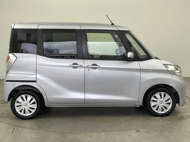 日産 デイズ ルークス X 兵庫県 2014(平26)年 4万km クールシルバー ・純正7型ナビ＆フルセグ＆BT＆DVD/・アラウンドビューモニター/・両側パワースライドドア/・スマートキー/・プッシュスタート/・アイドリングストップ/・純正フロアマット/・ハロゲンライト/・電動格納式リモコンカラードドアミラー（ドアロック連動自動格納機能付）/・ロールサンシェード〈後席〉