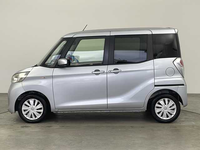 日産 デイズ ルークス X 兵庫県 2014(平26)年 4万km クールシルバー ・純正7型ナビ＆フルセグ＆BT＆DVD/・アラウンドビューモニター/・両側パワースライドドア/・スマートキー/・プッシュスタート/・アイドリングストップ/・純正フロアマット/・ハロゲンライト/・電動格納式リモコンカラードドアミラー（ドアロック連動自動格納機能付）/・ロールサンシェード〈後席〉
