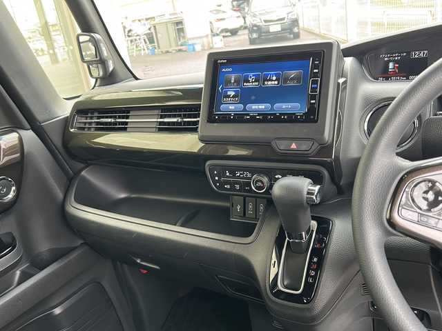ホンダ Ｎ ＢＯＸ カスタム G L ホンダセンシング 埼玉県 2020(令2)年 0.6万km プラチナホワイトパール ワンオーナー/純正SDナビ/　DTV/Bluetooth/CD/DVD/USB/AUX/(VXM-204VFi)/Honda SENSING/　・アダプティブクルーズコントロール/　・近距離衝突軽減ブレーキ/　・急アクセル抑制機能/　・車線維持支援システム（LKAS）/　・オートハイビーム/両側パワースライドドア/純正ナビ連動前後ドライブレコーダー/（DRH-204VD）/純正ナビ連動ビルトインETC/横滑り防止装置/前席シートヒーター/リヤデフロスタースイッチ/プラズマクラスター搭載/ソナーセンサー/アイドリングストップ/LEDヘッドライト/純正フロアマット/スマートキー/スペアキー