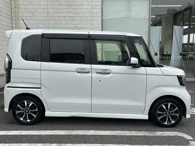 ホンダ Ｎ ＢＯＸ カスタム G L ホンダセンシング 埼玉県 2020(令2)年 0.6万km プラチナホワイトパール ワンオーナー/純正SDナビ/　DTV/Bluetooth/CD/DVD/USB/AUX/(VXM-204VFi)/Honda SENSING/　・アダプティブクルーズコントロール/　・近距離衝突軽減ブレーキ/　・急アクセル抑制機能/　・車線維持支援システム（LKAS）/　・オートハイビーム/両側パワースライドドア/純正ナビ連動前後ドライブレコーダー/（DRH-204VD）/純正ナビ連動ビルトインETC/横滑り防止装置/前席シートヒーター/リヤデフロスタースイッチ/プラズマクラスター搭載/ソナーセンサー/アイドリングストップ/LEDヘッドライト/純正フロアマット/スマートキー/スペアキー