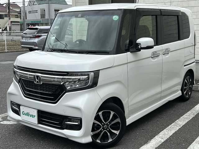 ホンダ Ｎ ＢＯＸ カスタム G L ホンダセンシング 埼玉県 2020(令2)年 0.6万km プラチナホワイトパール ワンオーナー/純正SDナビ/　DTV/Bluetooth/CD/DVD/USB/AUX/(VXM-204VFi)/Honda SENSING/　・アダプティブクルーズコントロール/　・近距離衝突軽減ブレーキ/　・急アクセル抑制機能/　・車線維持支援システム（LKAS）/　・オートハイビーム/両側パワースライドドア/純正ナビ連動前後ドライブレコーダー/（DRH-204VD）/純正ナビ連動ビルトインETC/横滑り防止装置/前席シートヒーター/リヤデフロスタースイッチ/プラズマクラスター搭載/ソナーセンサー/アイドリングストップ/LEDヘッドライト/純正フロアマット/スマートキー/スペアキー