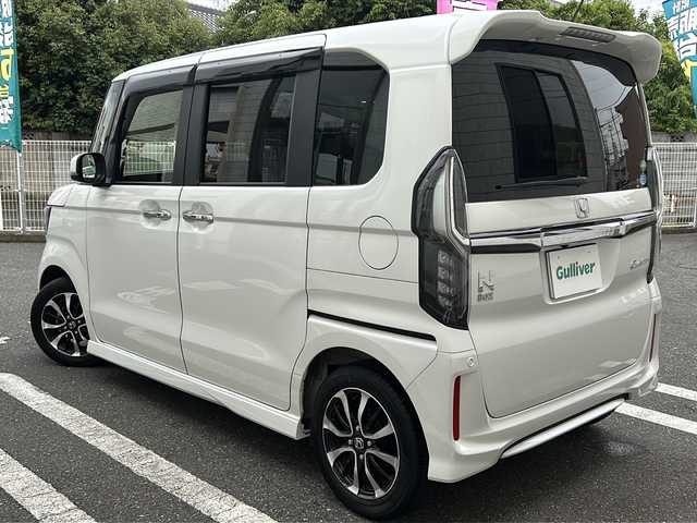 ホンダ Ｎ ＢＯＸ カスタム G L ホンダセンシング 埼玉県 2020(令2)年 0.6万km プラチナホワイトパール ワンオーナー/純正SDナビ/　DTV/Bluetooth/CD/DVD/USB/AUX/(VXM-204VFi)/Honda SENSING/　・アダプティブクルーズコントロール/　・近距離衝突軽減ブレーキ/　・急アクセル抑制機能/　・車線維持支援システム（LKAS）/　・オートハイビーム/両側パワースライドドア/純正ナビ連動前後ドライブレコーダー/（DRH-204VD）/純正ナビ連動ビルトインETC/横滑り防止装置/前席シートヒーター/リヤデフロスタースイッチ/プラズマクラスター搭載/ソナーセンサー/アイドリングストップ/LEDヘッドライト/純正フロアマット/スマートキー/スペアキー