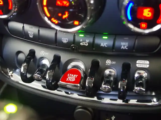 ＭＩＮＩ ミニ クラブマン クーパーSD 岐阜県 2018(平30)年 4.4万km ワイン 純正ナビ/Bluetooth/リアビューカメラ/インテリジェントセーフティ/衝突軽減ブレーキ/LEDヘッドライト/フォグライト/オートワイパー/純正ETC