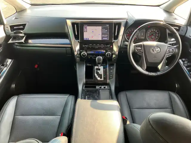 トヨタ アルファード S Cパッケージ 静岡県 2020(令2)年 5.8万km ホワイトパールクリスタルシャイン 純正10インチナビ（CD/DVD/BT/フルセグ）/純正12.1インチ後席モニター/バックカメラ/ツインサンルーフ/電動リアゲート/D席N席パワーシート/D席N席シートヒーター/D席N席エアシート/N席電動オットマン/２列目電動リクライニング/２列目電動オットマン/純正フロアマット車載/純正エントランスマット車載/シーケンシャルウインカー/三眼LEDヘッドライト/ステアリングヒーター/エンジンスタートボタン/パワーステアリング/パワーウィンドウ/100V充電/保証書/取扱説明書/記録簿/スマートキー/レーダークルーズコントロール/ETC/USB入力端子/三列シート/ウォークスルー/両側パワースライドドア/純正18インチアルミホイール/ABS/横滑り防止装置/コーナーセンサー前後/レーンキープアシスト/盗難防止装置/オートライト/オートマチックハイビーム/W+サイドエアバック/衝突軽減システム/カーテンエアバック