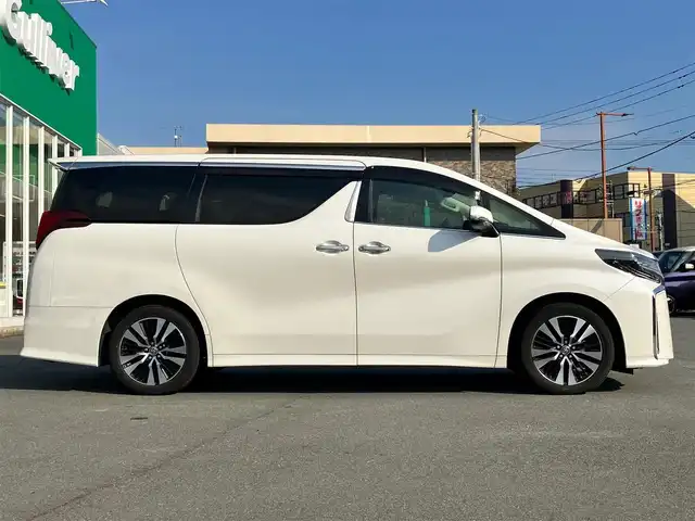 トヨタ アルファード S Cパッケージ 静岡県 2020(令2)年 5.8万km ホワイトパールクリスタルシャイン 純正10インチナビ（CD/DVD/BT/フルセグ）/純正12.1インチ後席モニター/バックカメラ/ツインサンルーフ/電動リアゲート/D席N席パワーシート/D席N席シートヒーター/D席N席エアシート/N席電動オットマン/２列目電動リクライニング/２列目電動オットマン/純正フロアマット車載/純正エントランスマット車載/シーケンシャルウインカー/三眼LEDヘッドライト/ステアリングヒーター/エンジンスタートボタン/パワーステアリング/パワーウィンドウ/100V充電/保証書/取扱説明書/記録簿/スマートキー/レーダークルーズコントロール/ETC/USB入力端子/三列シート/ウォークスルー/両側パワースライドドア/純正18インチアルミホイール/ABS/横滑り防止装置/コーナーセンサー前後/レーンキープアシスト/盗難防止装置/オートライト/オートマチックハイビーム/W+サイドエアバック/衝突軽減システム/カーテンエアバック