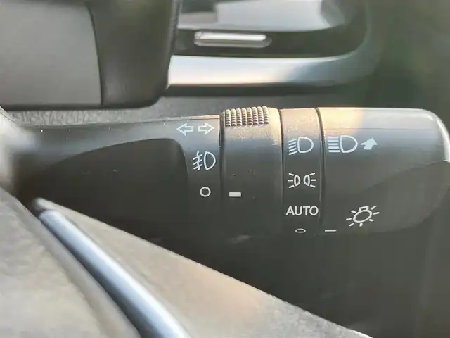 トヨタ アルファード S Cパッケージ 静岡県 2020(令2)年 5.8万km ホワイトパールクリスタルシャイン 純正10インチナビ（CD/DVD/BT/フルセグ）/純正12.1インチ後席モニター/バックカメラ/ツインサンルーフ/電動リアゲート/D席N席パワーシート/D席N席シートヒーター/D席N席エアシート/N席電動オットマン/２列目電動リクライニング/２列目電動オットマン/純正フロアマット車載/純正エントランスマット車載/シーケンシャルウインカー/三眼LEDヘッドライト/ステアリングヒーター/エンジンスタートボタン/パワーステアリング/パワーウィンドウ/100V充電/保証書/取扱説明書/記録簿/スマートキー/レーダークルーズコントロール/ETC/USB入力端子/三列シート/ウォークスルー/両側パワースライドドア/純正18インチアルミホイール/ABS/横滑り防止装置/コーナーセンサー前後/レーンキープアシスト/盗難防止装置/オートライト/オートマチックハイビーム/W+サイドエアバック/衝突軽減システム/カーテンエアバック