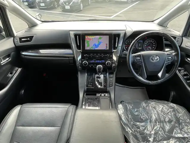 トヨタ アルファード S Cパッケージ 愛媛県 2020(令2)年 5.8万km ホワイトパールクリスタルシャイン 純正10型ナビ(フルセグTV/BT/CD/DVD)/純正12.1型フリップダウンモニター/ツインムーンルーフ/黒革温冷電動シート/運転席シートメモリー機能/後席エグゼクティブパワーシート/両側電動スライドドア/バックカメラ/トヨタセーフティセンス/レーダークルーズコントロール/衝突被害軽減装置/車線逸脱防止装置/クリアランスソナー/電動リアゲート/フロアマット車載/三眼LEDライト/シーケンシャルウインカー/100V/100Wコンセント/ステアリングリモコン/ヒーター/リバース連動サイドミラー/電動パーキングブレーキ/現状サマー(純正AW)(235/50/R18)/TOYOTIRES TRANPATH mp7/ETC/禁煙車