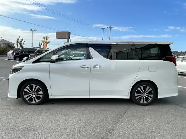 トヨタ アルファード S Cパッケージ 愛媛県 2020(令2)年 5.8万km ホワイトパールクリスタルシャイン 純正10型ナビ(フルセグTV/BT/CD/DVD)/純正12.1型フリップダウンモニター/ツインムーンルーフ/黒革温冷電動シート/運転席シートメモリー機能/後席エグゼクティブパワーシート/両側電動スライドドア/バックカメラ/トヨタセーフティセンス/レーダークルーズコントロール/衝突被害軽減装置/車線逸脱防止装置/クリアランスソナー/電動リアゲート/フロアマット車載/三眼LEDライト/シーケンシャルウインカー/100V/100Wコンセント/ステアリングリモコン/ヒーター/リバース連動サイドミラー/電動パーキングブレーキ/現状サマー(純正AW)(235/50/R18)/TOYOTIRES TRANPATH mp7/ETC/禁煙車